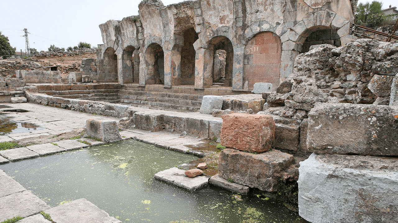 scattered glyphs in ancient baths